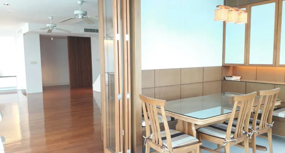 For rent 3 bedrooms condo in Khlong Toei, Bangkok