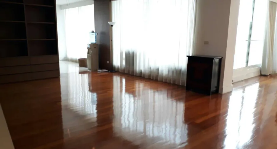 For rent 3 bedrooms condo in Khlong Toei, Bangkok