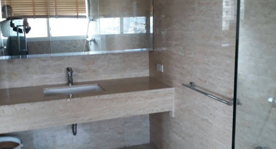 For rent 3 bedrooms condo in Khlong Toei, Bangkok
