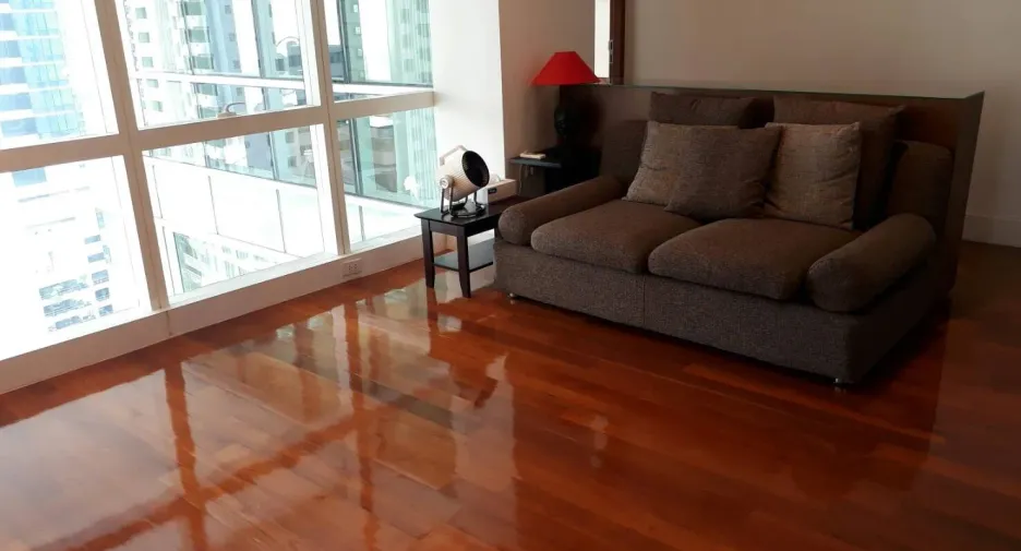 For rent 3 bedrooms condo in Khlong Toei, Bangkok