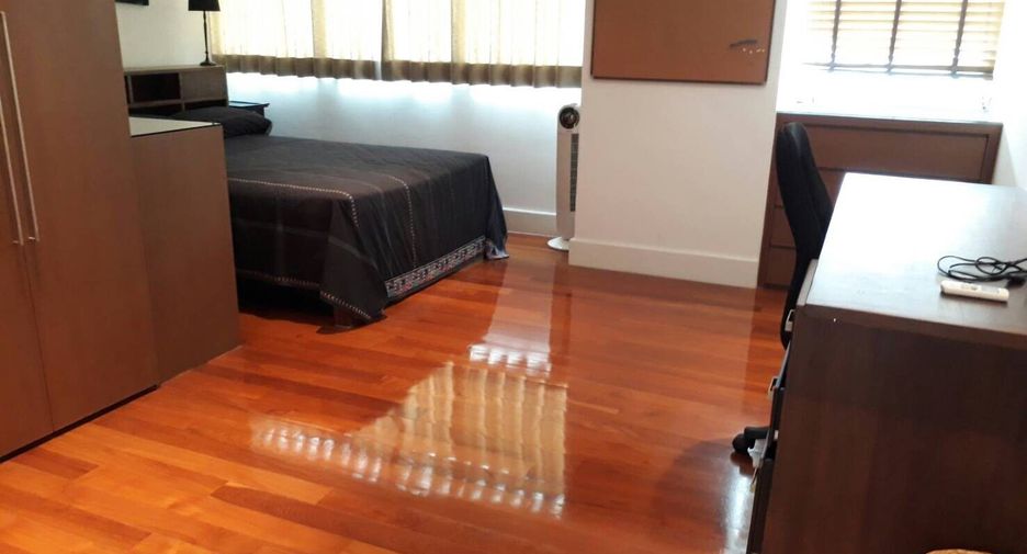For rent 3 bedrooms condo in Khlong Toei, Bangkok
