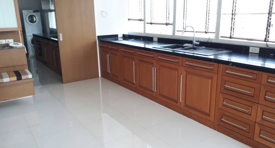 For rent 3 bedrooms condo in Khlong Toei, Bangkok