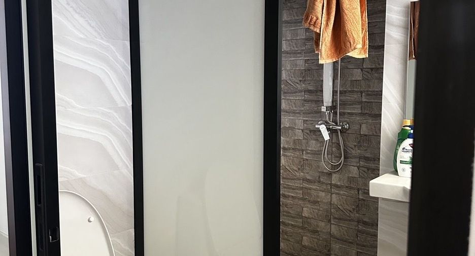 For rent 3 bedrooms retail Space in Pom Prap Sattru Phai, Bangkok