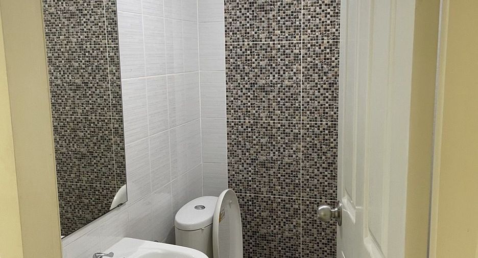 For rent 3 bedrooms townhouse in Min Buri, Bangkok
