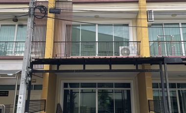 For rent 3 bedrooms townhouse in Min Buri, Bangkok