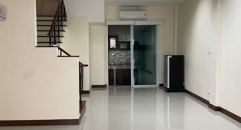 For rent 3 bedrooms townhouse in Min Buri, Bangkok