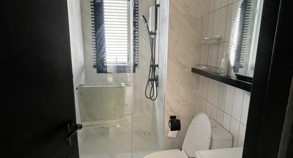 For rent 2 bedrooms condo in Khlong San, Bangkok