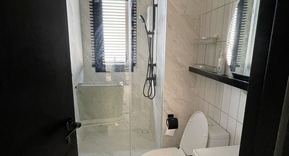 For rent 2 bedrooms condo in Khlong San, Bangkok