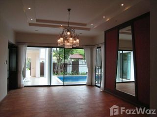 For rent 4 ベッドルーム villa in Huai Khwang, Bangkok