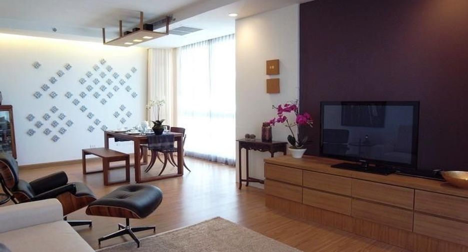 For rent 2 bedrooms condo in Pathum Wan, Bangkok