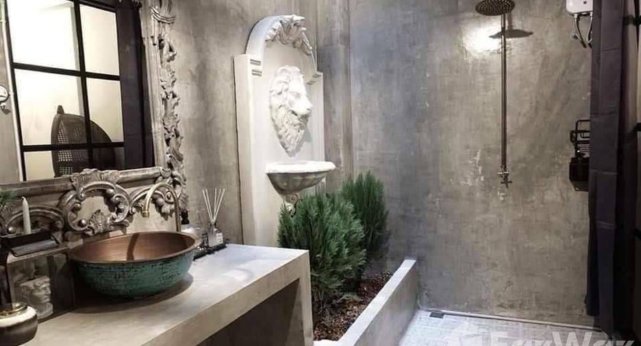 Casa en alquiler de 3 habitaciones en Watthana, Bangkok