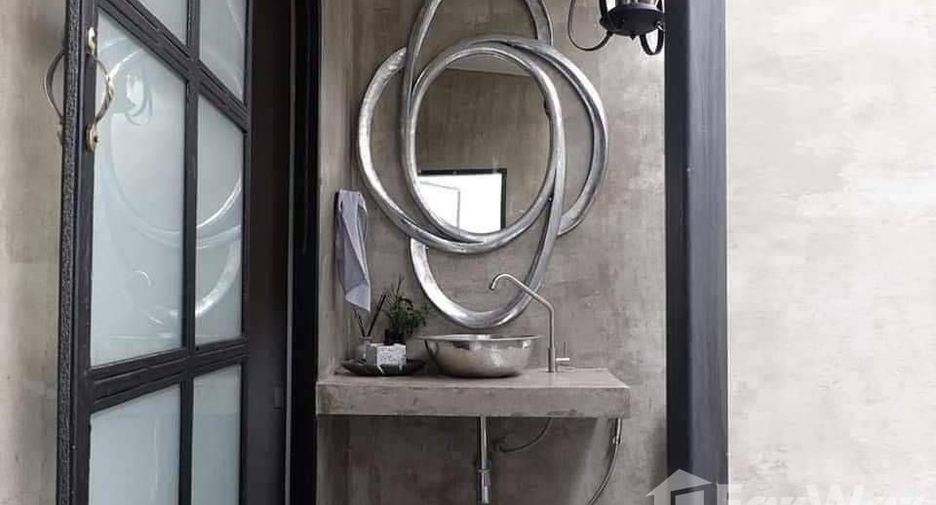 Casa en alquiler de 3 habitaciones en Watthana, Bangkok