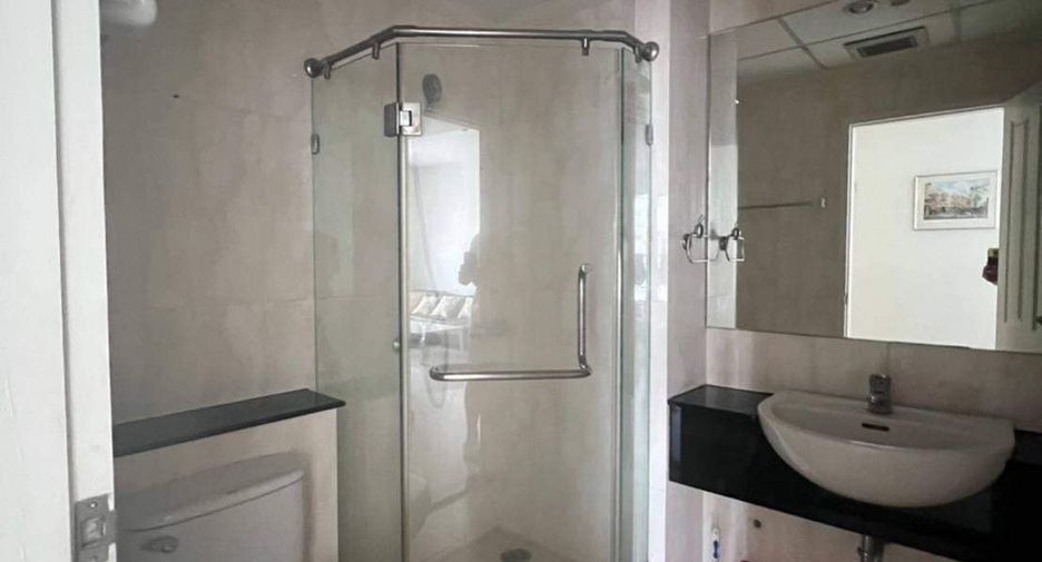 Аренда 3 спальни кондо в Щаттхана, Бангкок