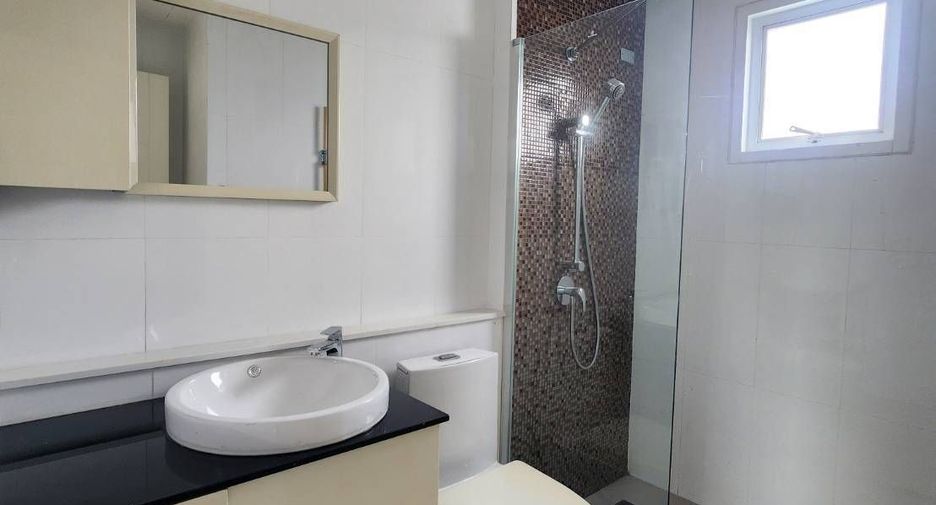 For rent 3 bedrooms townhouse in Bang Khen, Bangkok