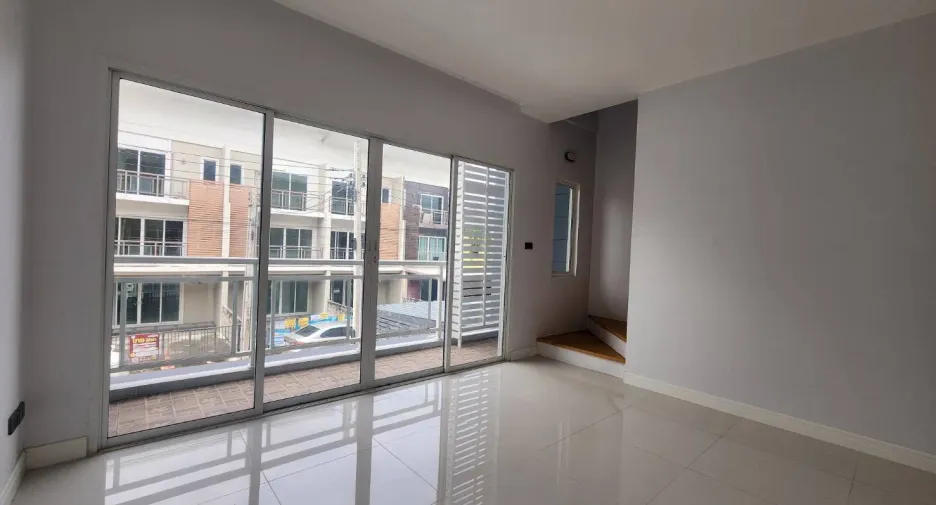 For rent 3 bedrooms townhouse in Bang Khen, Bangkok