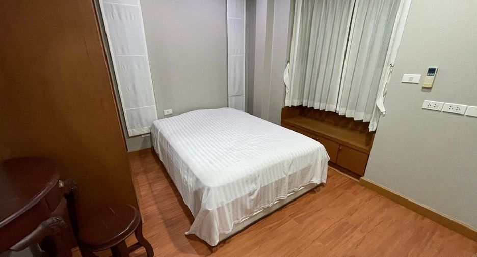 For rent 5 bedrooms house in Khlong Toei, Bangkok