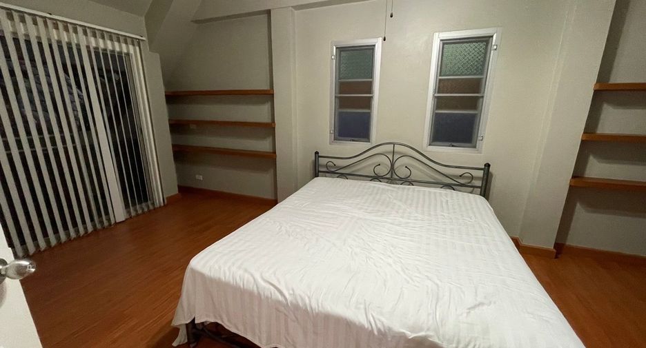 For rent 5 bedrooms house in Khlong Toei, Bangkok