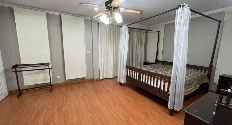 For rent 5 bedrooms house in Khlong Toei, Bangkok