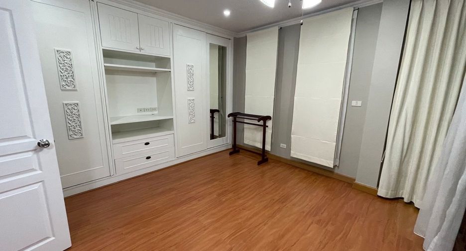 For rent 5 bedrooms house in Khlong Toei, Bangkok