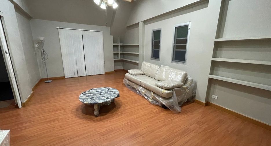 For rent 5 bedrooms house in Khlong Toei, Bangkok