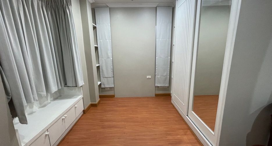 For rent 5 bedrooms house in Khlong Toei, Bangkok