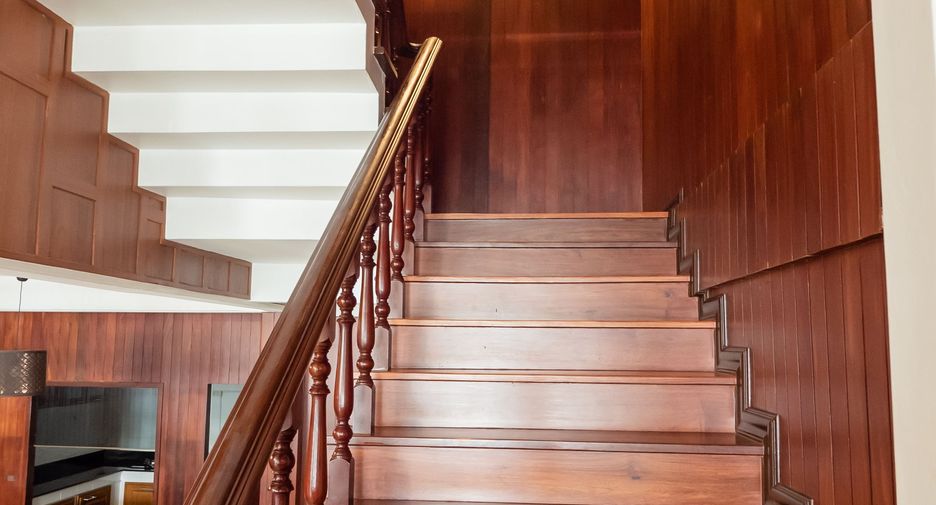 For rent 5 bedrooms townhouse in Watthana, Bangkok