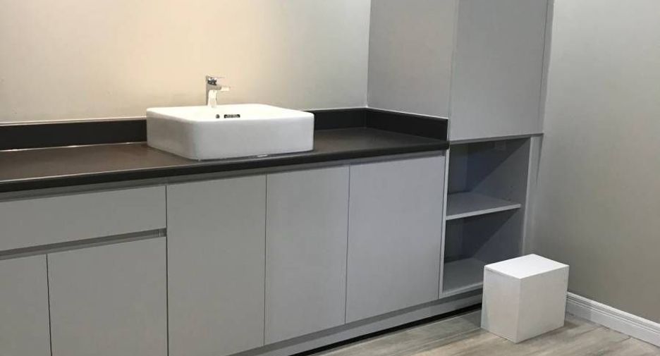 For rent office in Khlong Toei, Bangkok