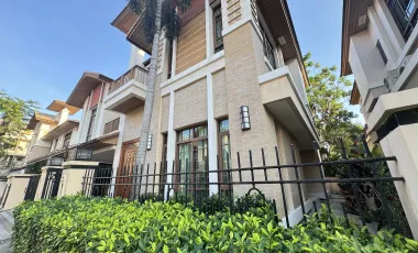 For rent 4 bedrooms house in Watthana, Bangkok