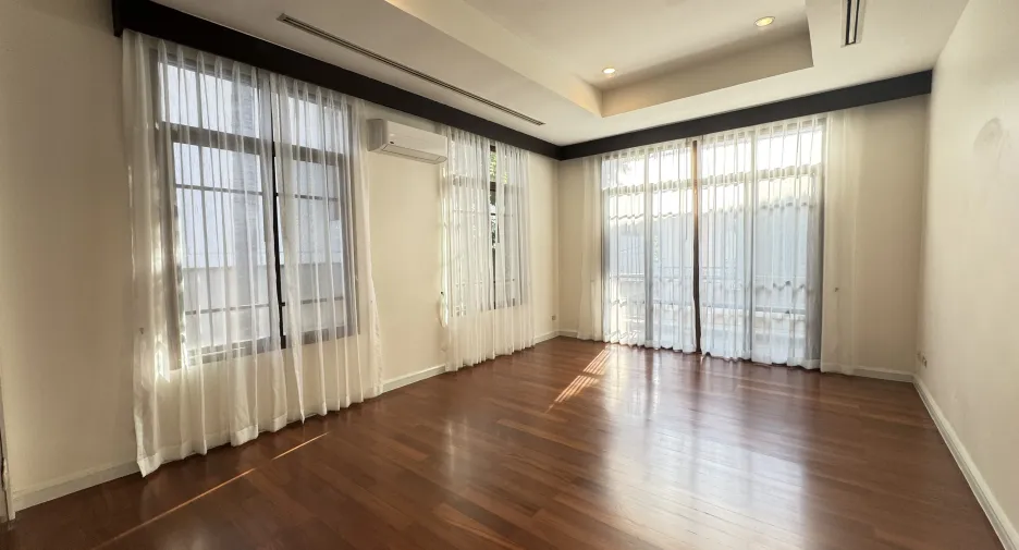 出租 4 卧室 独立屋 在 Watthana, 曼谷