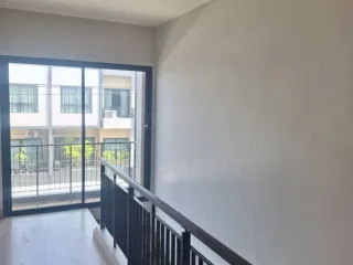 出租 3 卧室 联排别墅 在 Mueang Samut Prakan, Samut Prakan