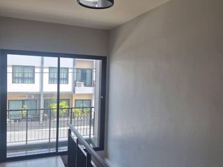 出租 3 卧室 联排别墅 在 Mueang Samut Prakan, Samut Prakan