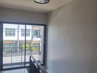 出租 3 卧室 联排别墅 在 Mueang Samut Prakan, Samut Prakan