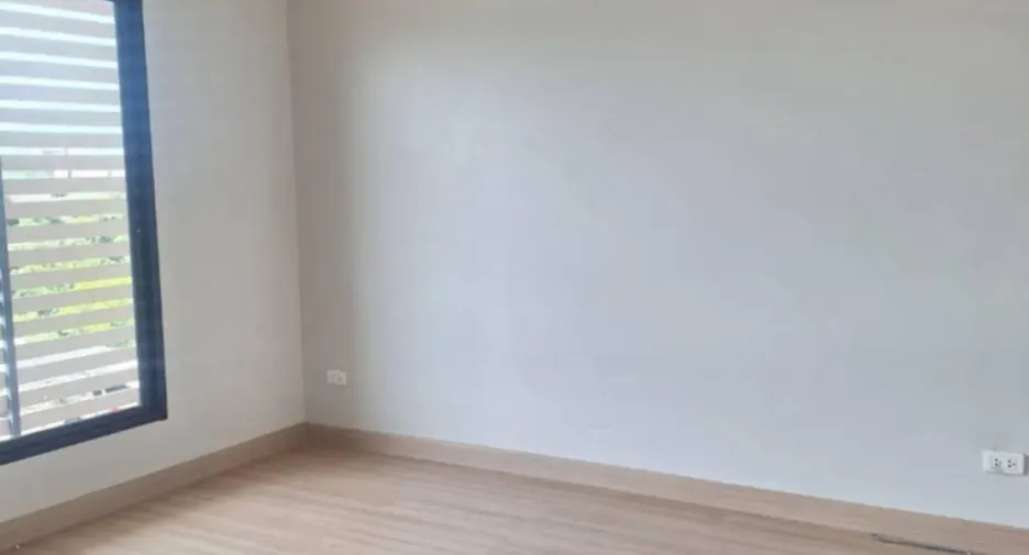 For rent 3 bedrooms townhouse in Mueang Samut Prakan, Samut Prakan