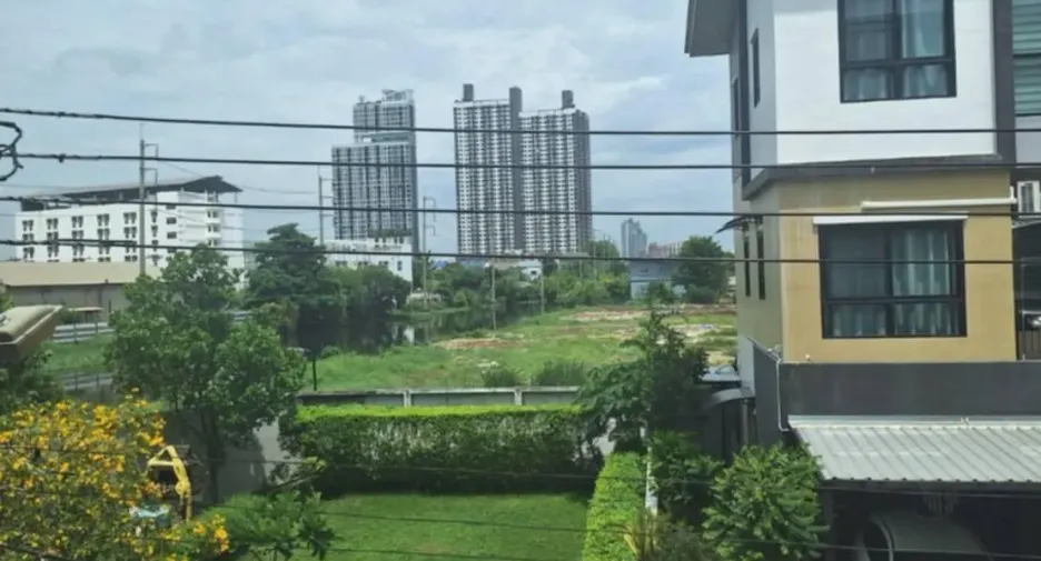 For rent 3 bedrooms townhouse in Mueang Samut Prakan, Samut Prakan