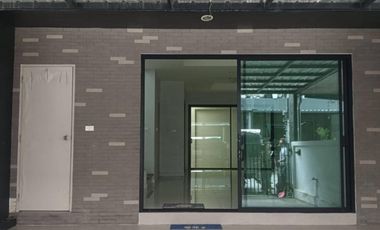 For rent 3 bedrooms townhouse in Mueang Samut Prakan, Samut Prakan