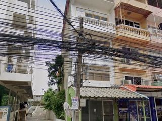 Аренда 4 спальни торговое помещение в Пхра Кханонг, Бангкок