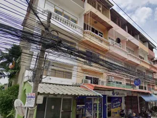 Аренда 4 спальни торговое помещение в Пхра Кханонг, Бангкок