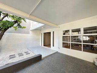 For rent 3 bedrooms house in Khlong Toei, Bangkok