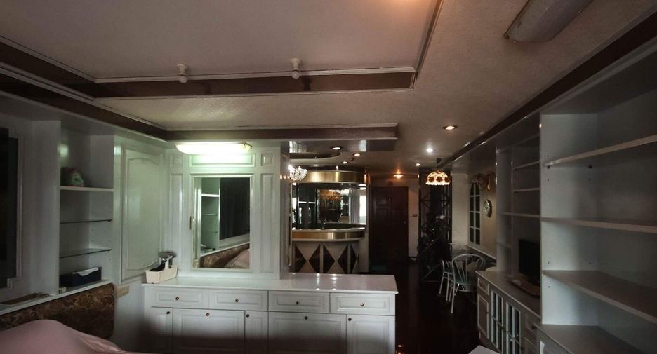 For rent studio condo in Bang Rak, Bangkok