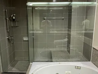 For rent 3 bedrooms condo in Pathum Wan, Bangkok