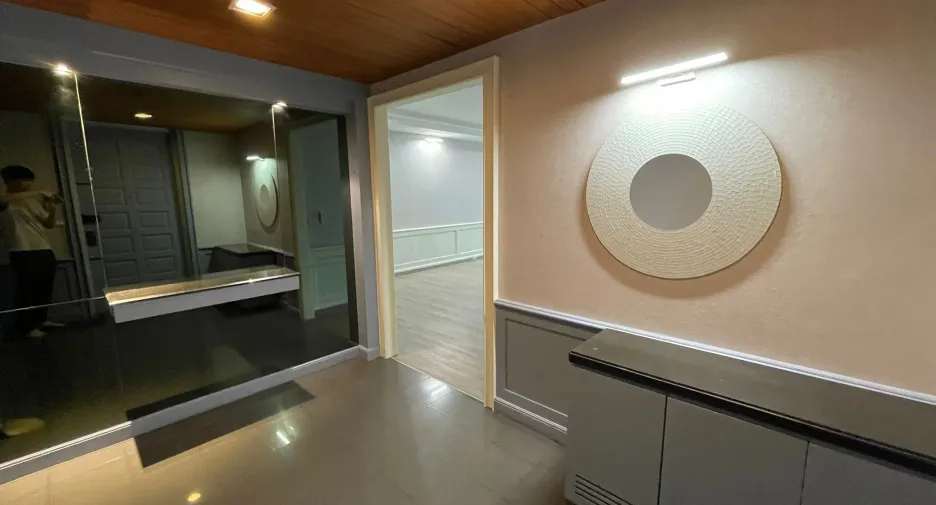For rent 3 bedrooms condo in Pathum Wan, Bangkok