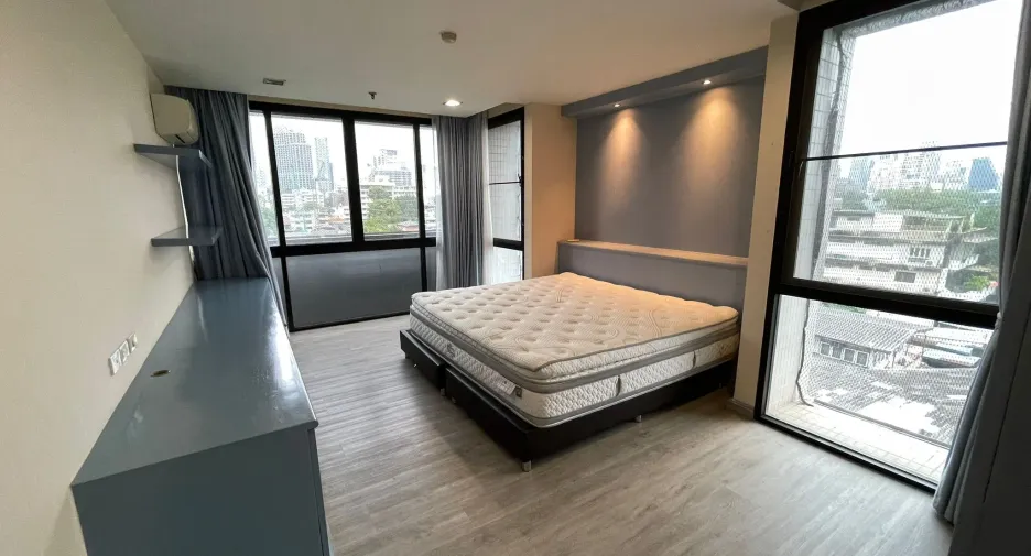 For rent 3 bedrooms condo in Pathum Wan, Bangkok