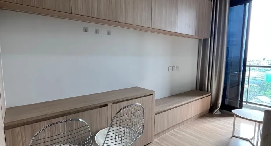 For rent studio condo in Phaya Thai, Bangkok