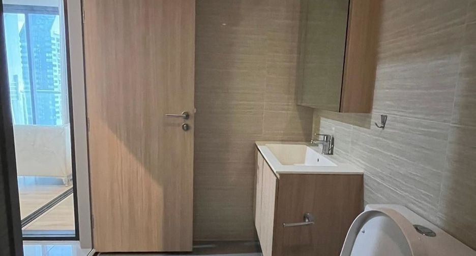 For rent studio condo in Phaya Thai, Bangkok