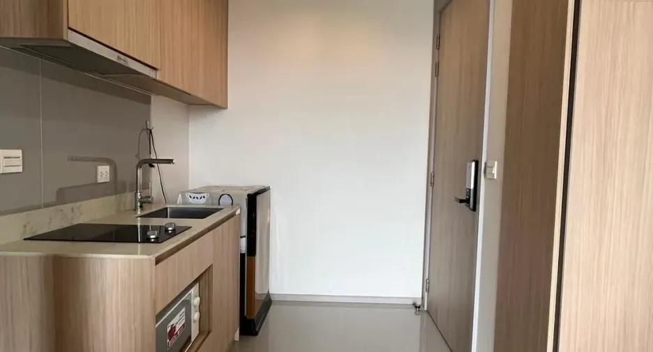 For rent studio condo in Phaya Thai, Bangkok