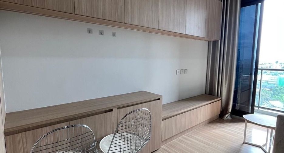 For rent studio condo in Phaya Thai, Bangkok