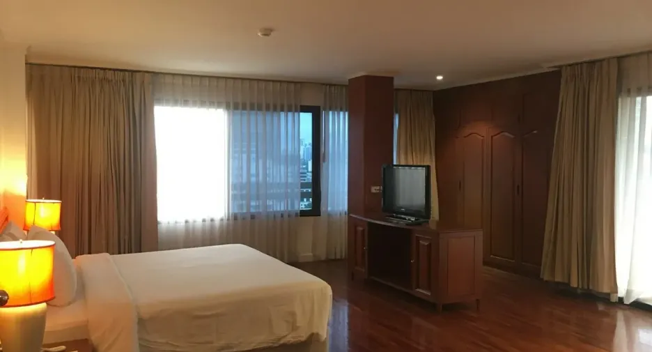 For rent 3 bedrooms condo in Sathon, Bangkok