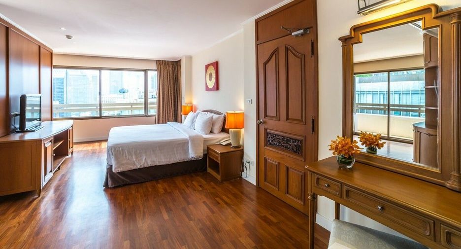 For rent 3 bedrooms condo in Sathon, Bangkok