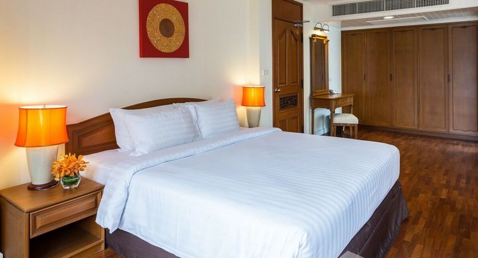 For rent 3 bedrooms condo in Sathon, Bangkok