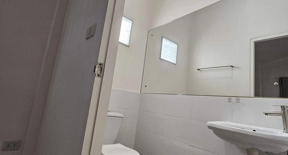 For rent 3 bedrooms house in Lat Phrao, Bangkok